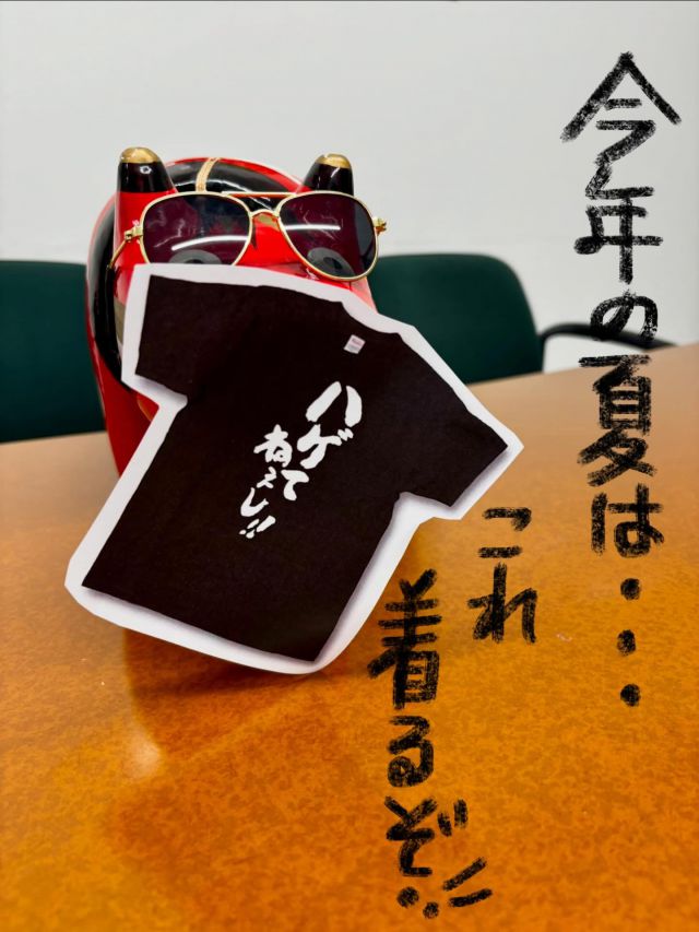 「赤べこ日記」

着用した時、相手が
　どんな反応するか〜見てみたい🤣

#赤べこ #まる福 #tシャツ